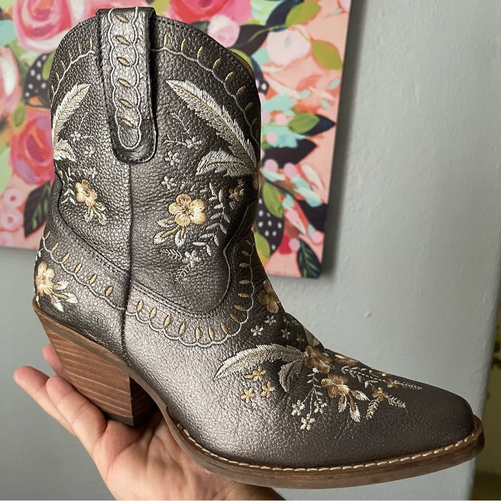 Dingo Primrose Embroidered Cowboy Boots Pewter Silver